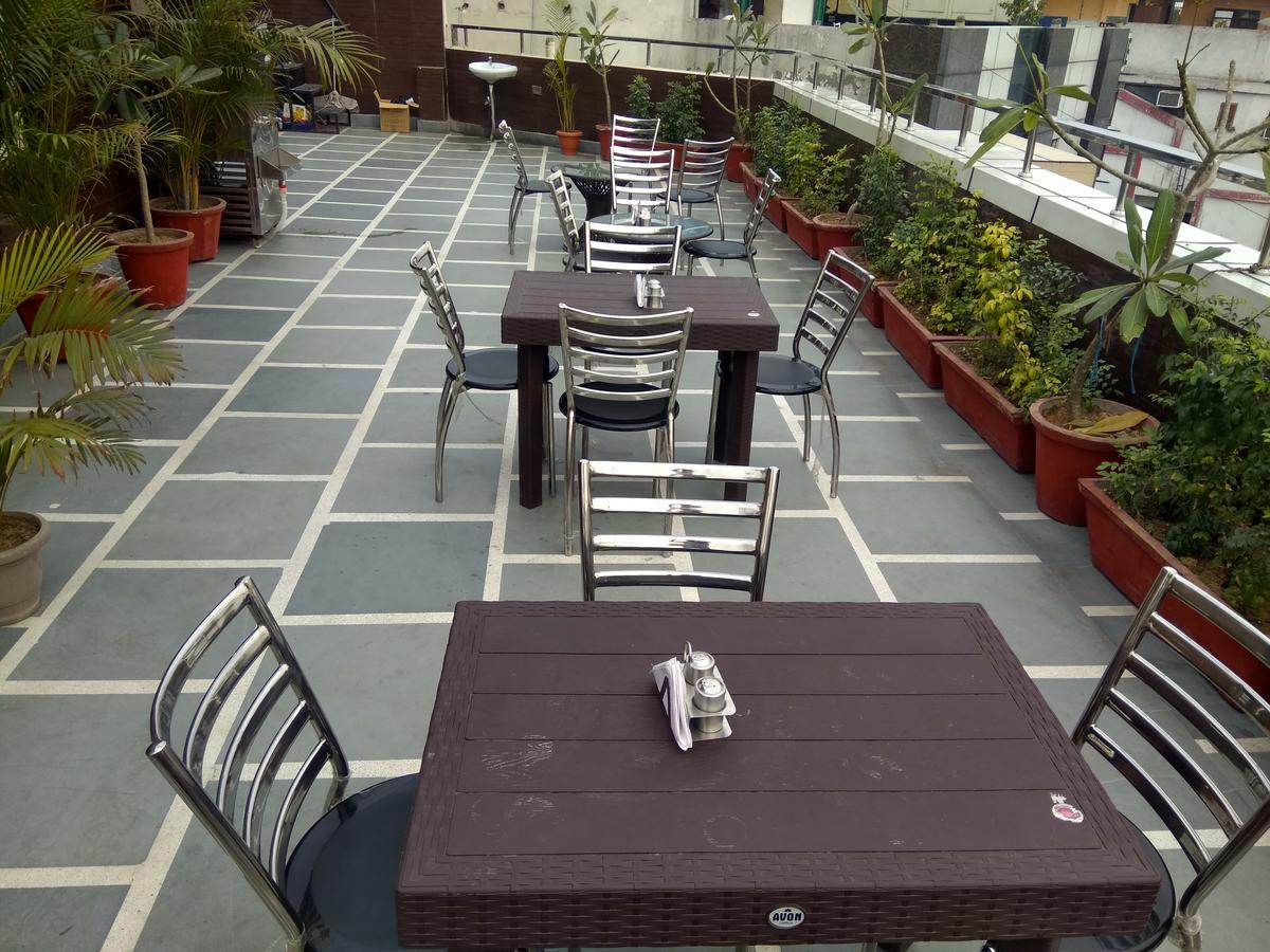 Pawan Plaza Hotel Near Blk Hospital New Delhi Exteriör bild